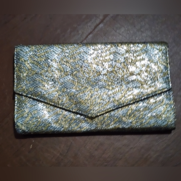 Elegant Gold and Silver Clutch - Picture 7 of 7